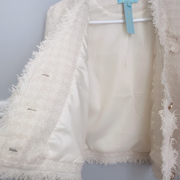 Beautiful jacket - Picture 6 of 7